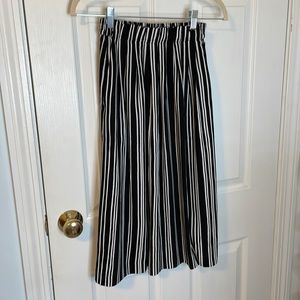 H&M pleated skirt size 2 black and white stripes